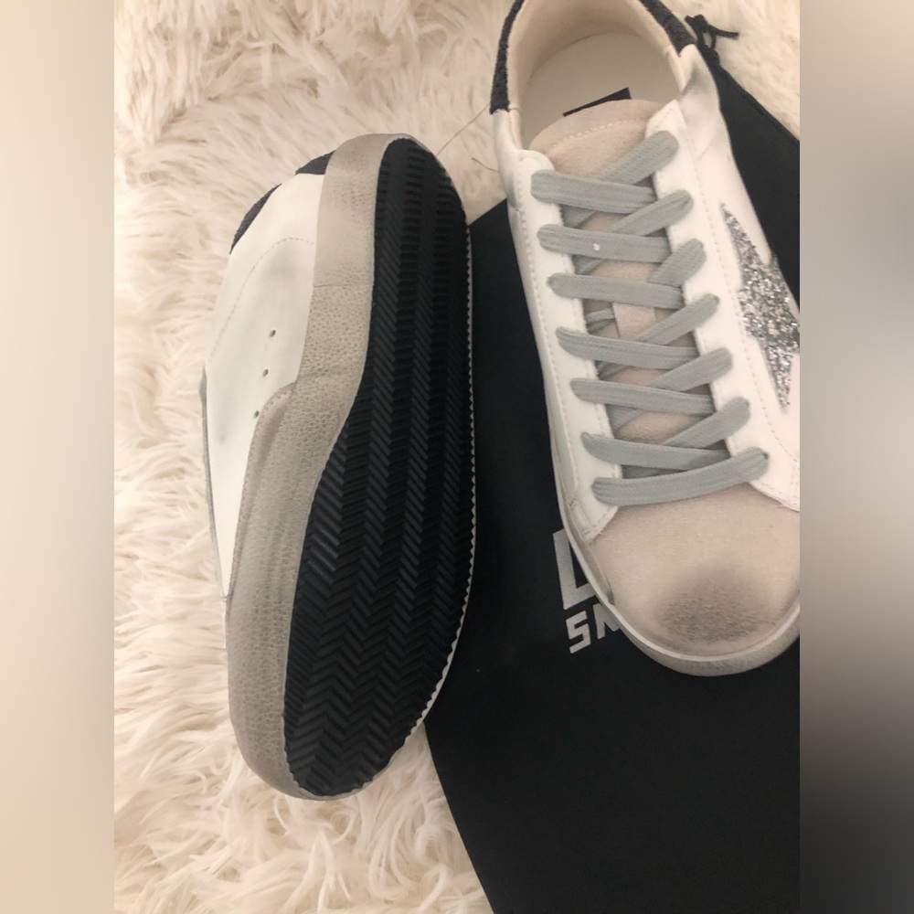 Golden Goose Women's Sneakers - Picture 6 of 7